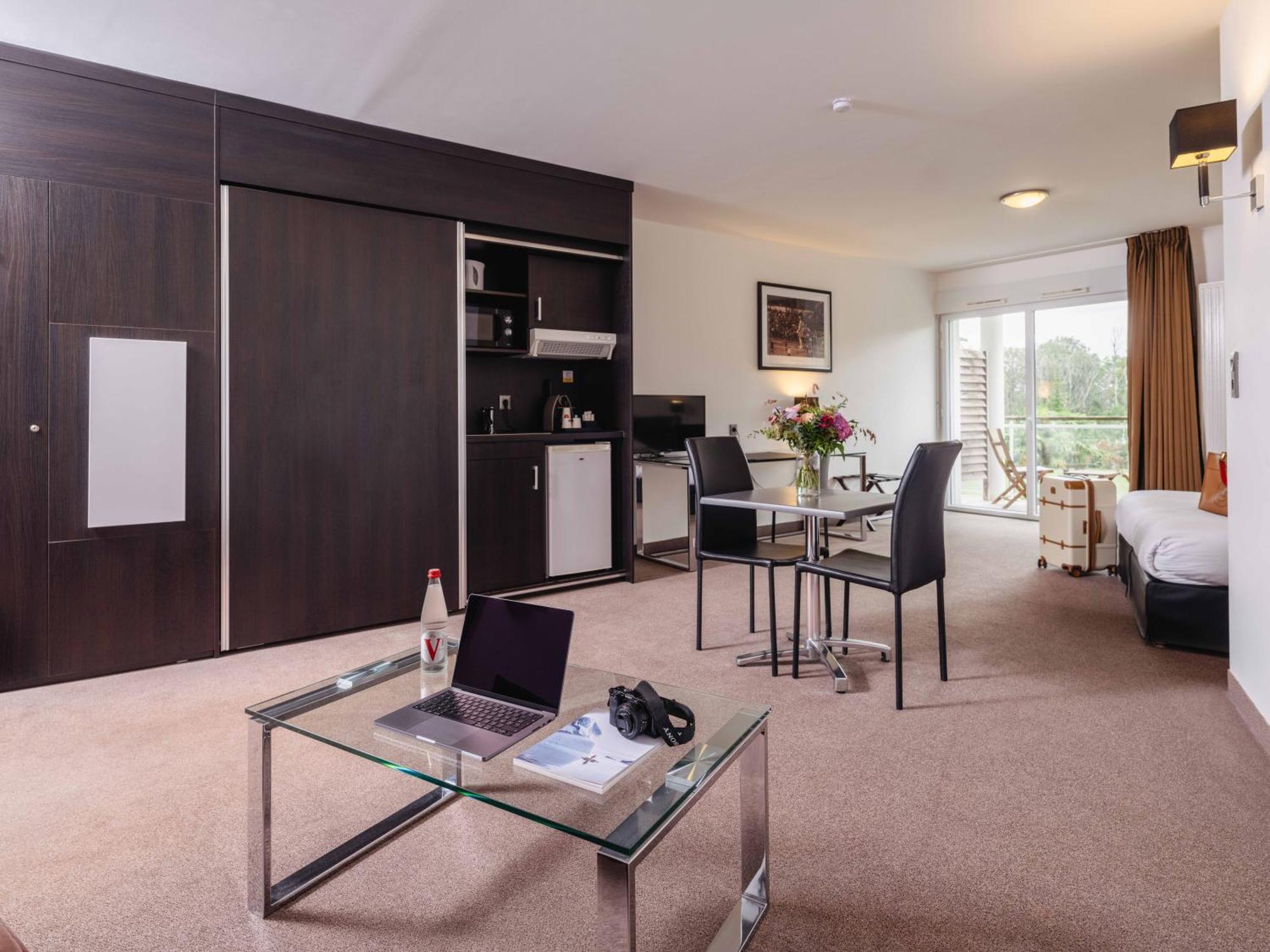 Westotel Life Nantes Каркфу Экстерьер фото