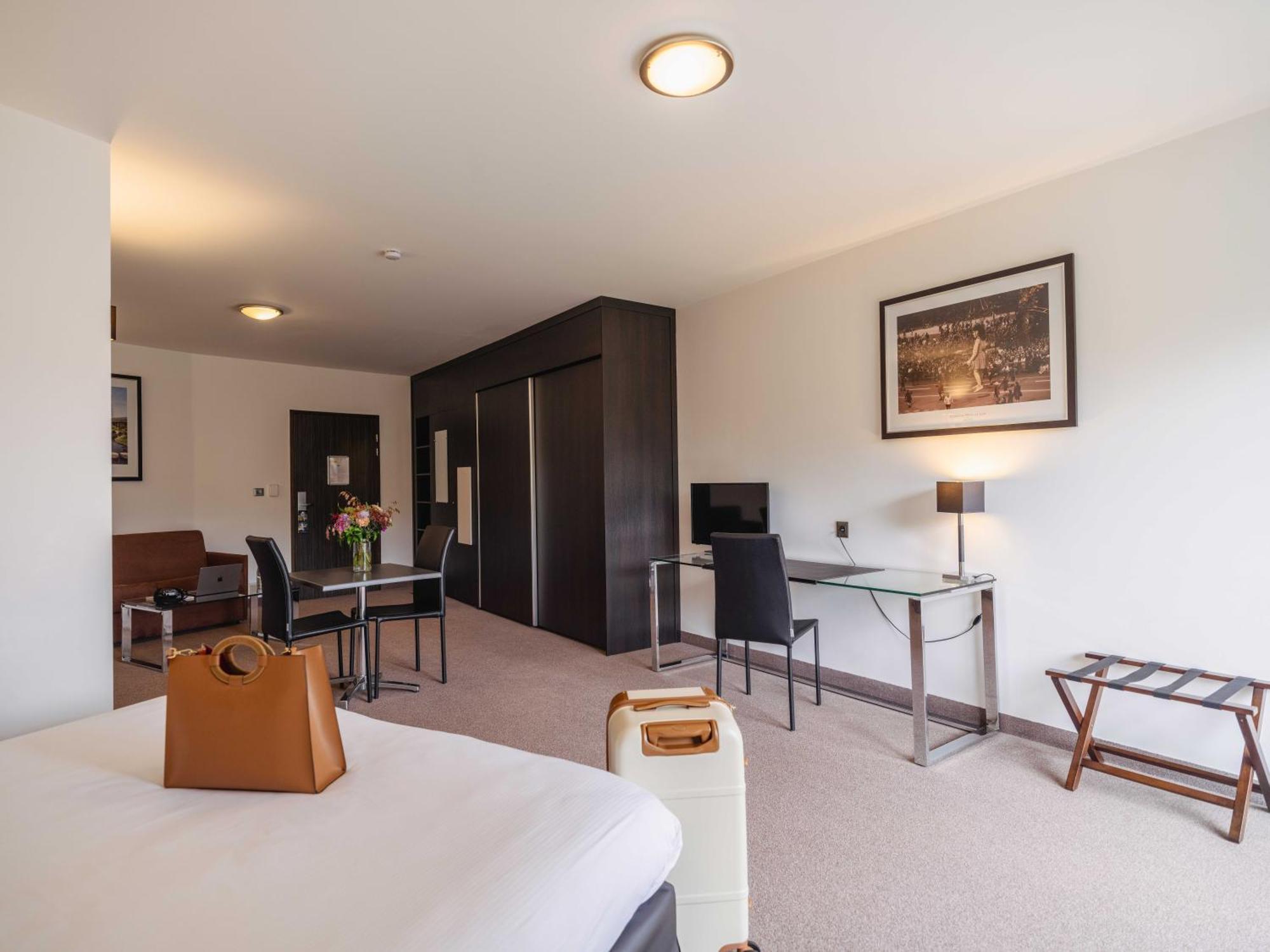 Westotel Life Nantes Каркфу Экстерьер фото